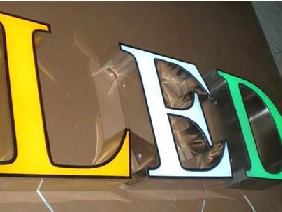 景洪介绍LED招牌的基础知识。
